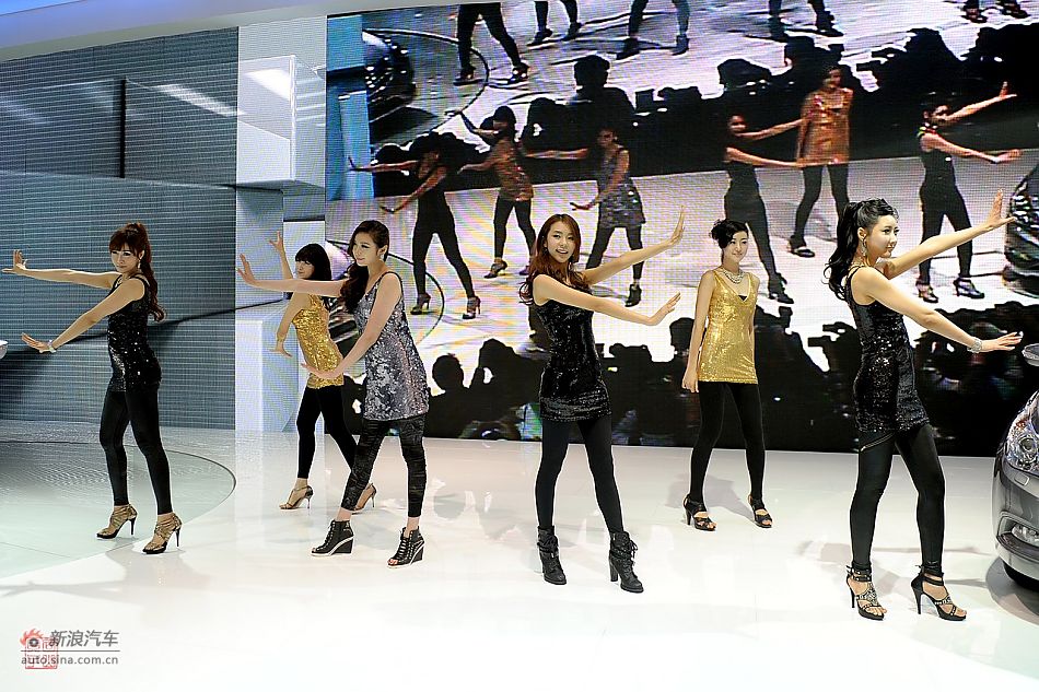 上海车展现代展台韩国MM甜美热舞_5370987_汽车图库_新浪汽车_新浪网