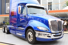 2011上海车展十大“擎天柱”拖头重卡