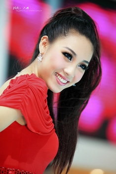 2011美艳车模光的轨迹