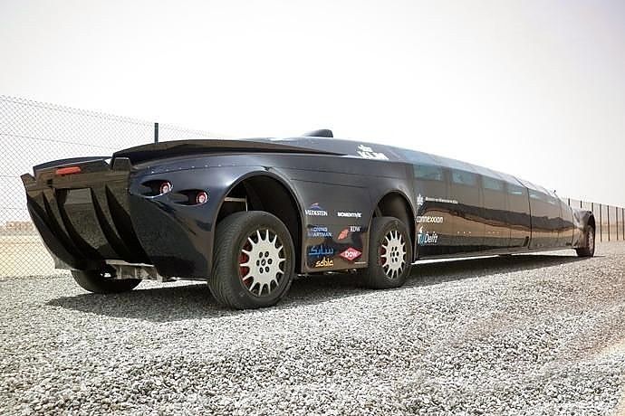 迪拜最壕公交车时速直逼高铁