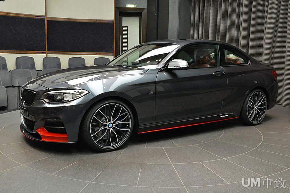 bmw迪拜经销商展示红灰配色m235i