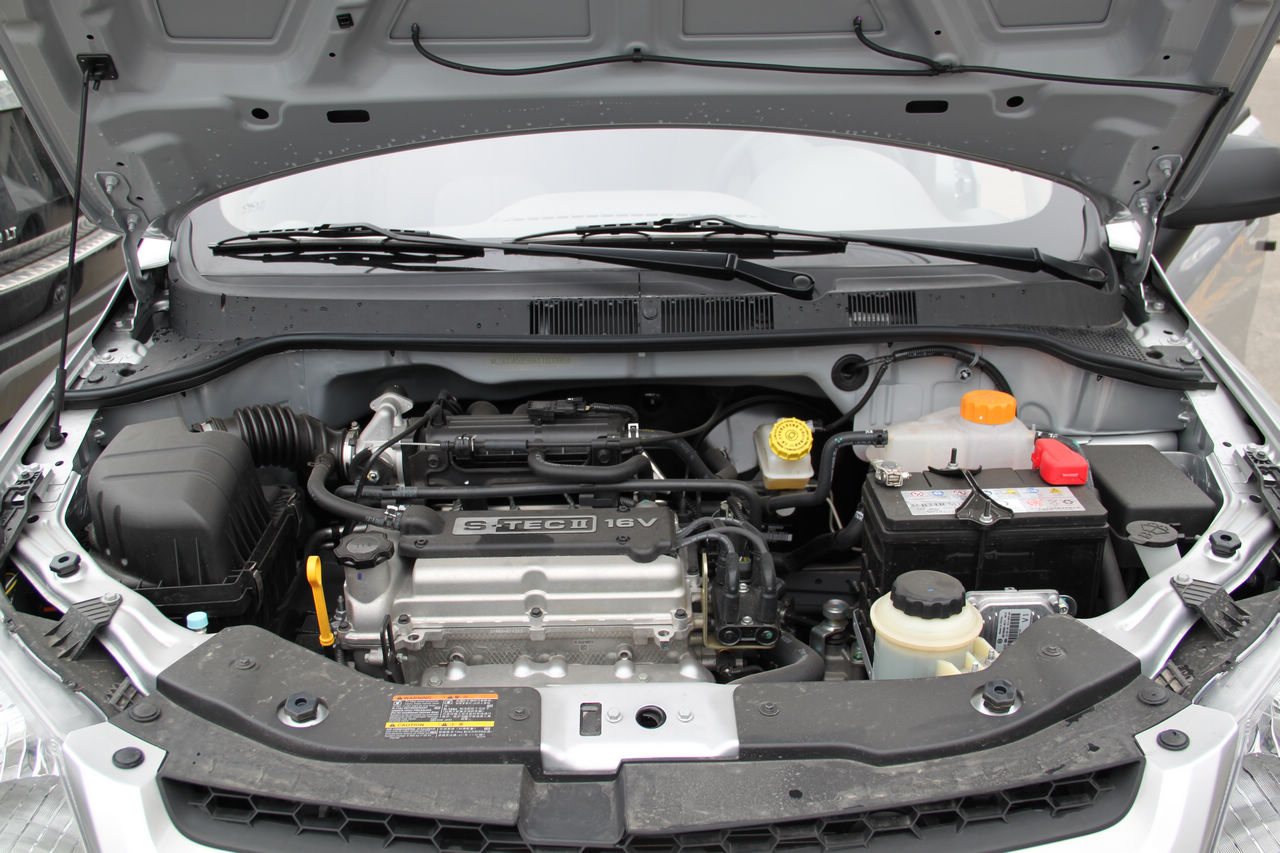 发动机舱,底盘悬挂及后备箱