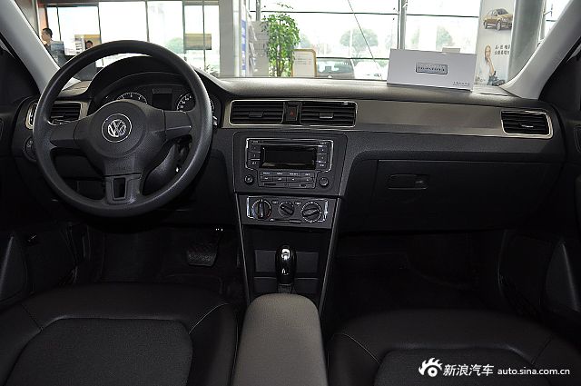 2013款桑塔纳1.6L自动舒适版 平安白