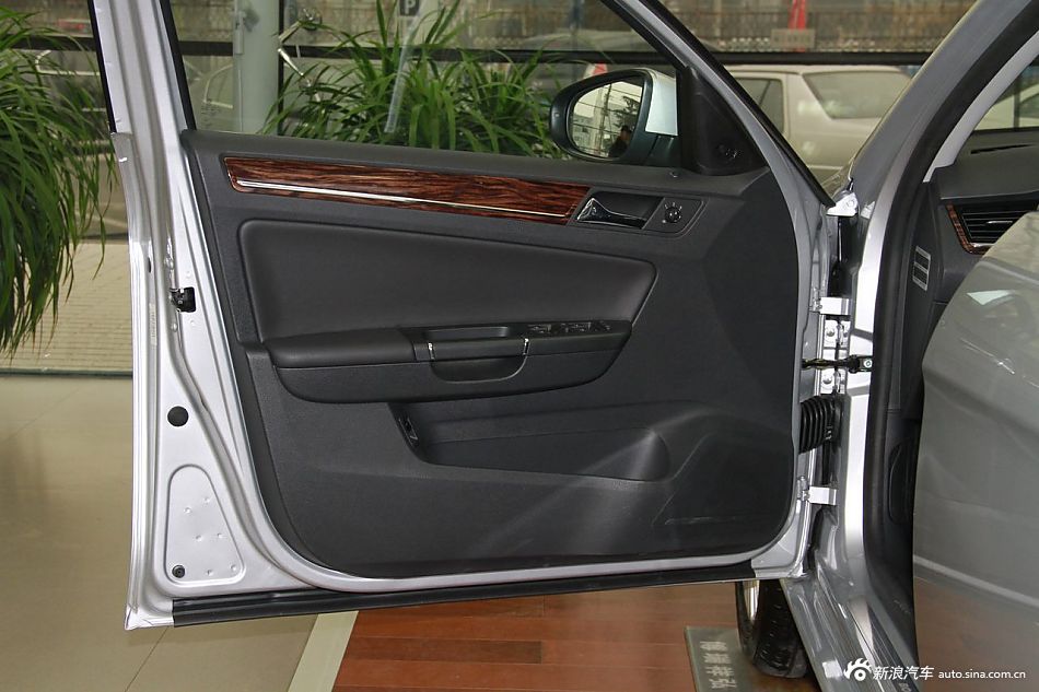 新宝来和科鲁兹外观图片对比哪个好_新宝来和