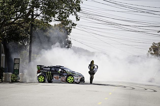 “致敬”Ken Block 疯狂卡丁厂房漂移秀