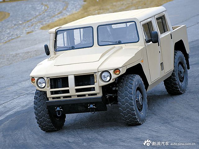 胜利日阅兵上的俄式悍马 虎式多用途装甲车_16001188_汽车图库_新浪汽车_新浪网