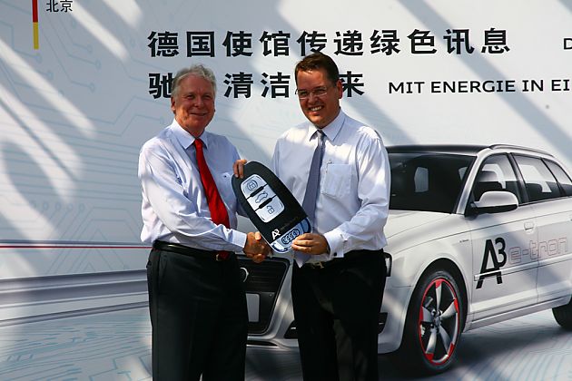 奥迪向德国驻华使馆移交A3 e-tron电动车