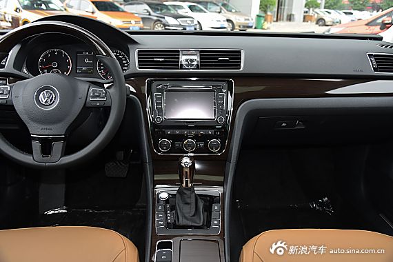 2015款帕萨特1.8T DSG至尊版