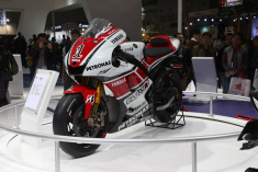 第十三届摩博会新浪摩托高清实拍雅马哈M1