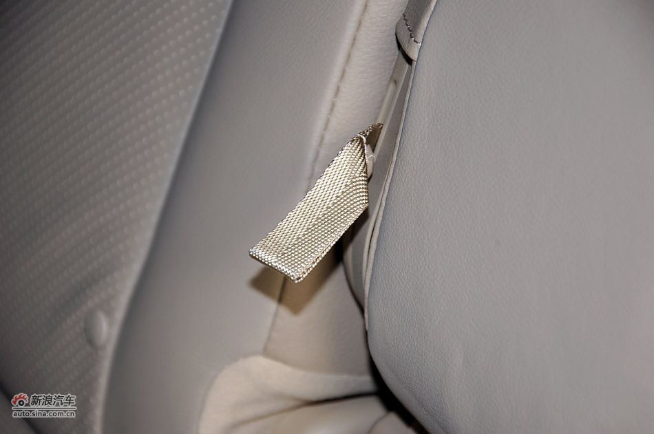 2012款丰田RAV4实拍_RAV4座椅空间图片80