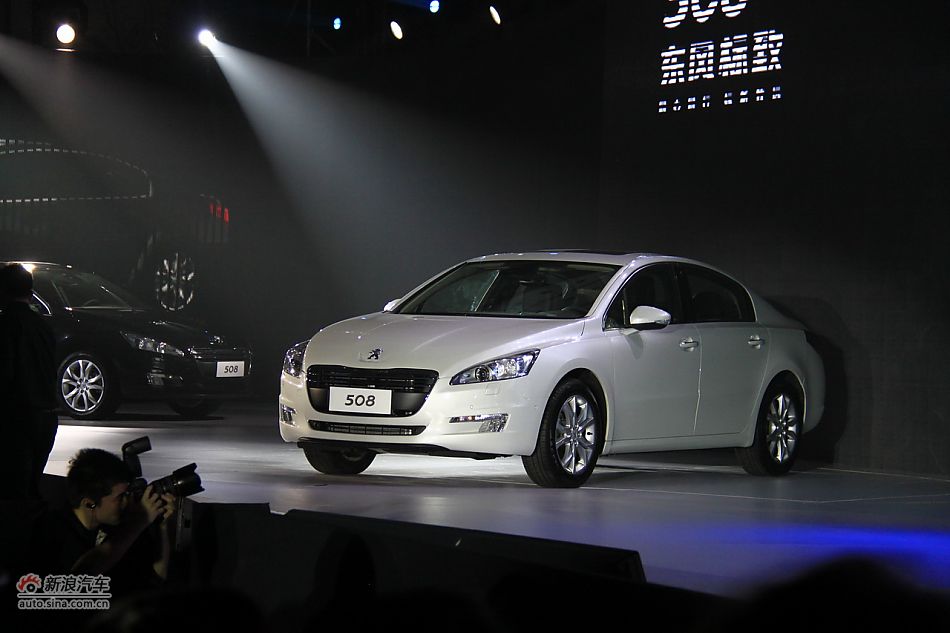 东风标致508上市现场车型外观_东风标致508图