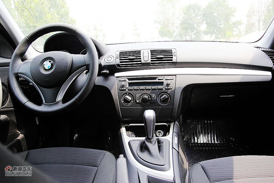 宝马120i自动内饰图片_宝马1系内饰功能图片