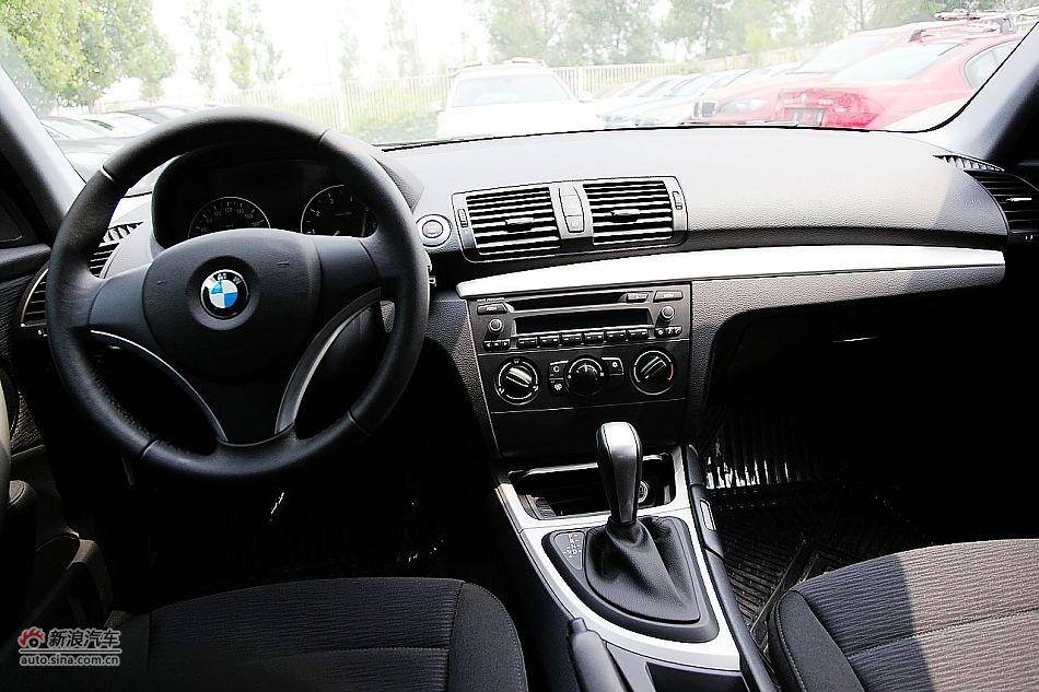 宝马120i自动内饰图片_宝马1系内饰功能图片