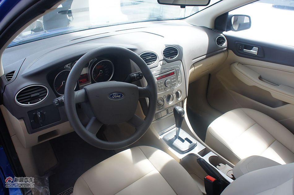 2011款福克斯两厢1.8自动时尚型内饰及细节_