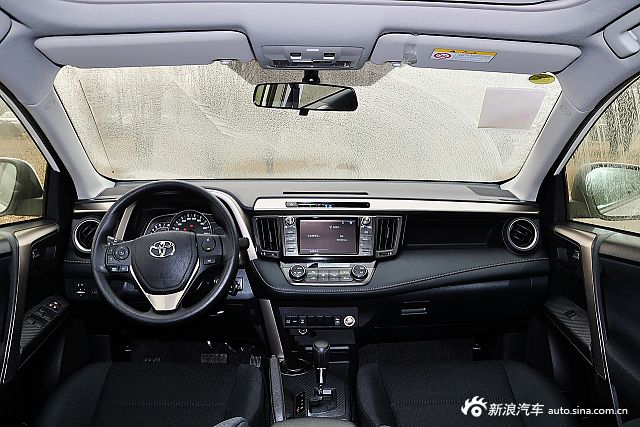 2015款RAV4 2.0L CVT四驱风尚版