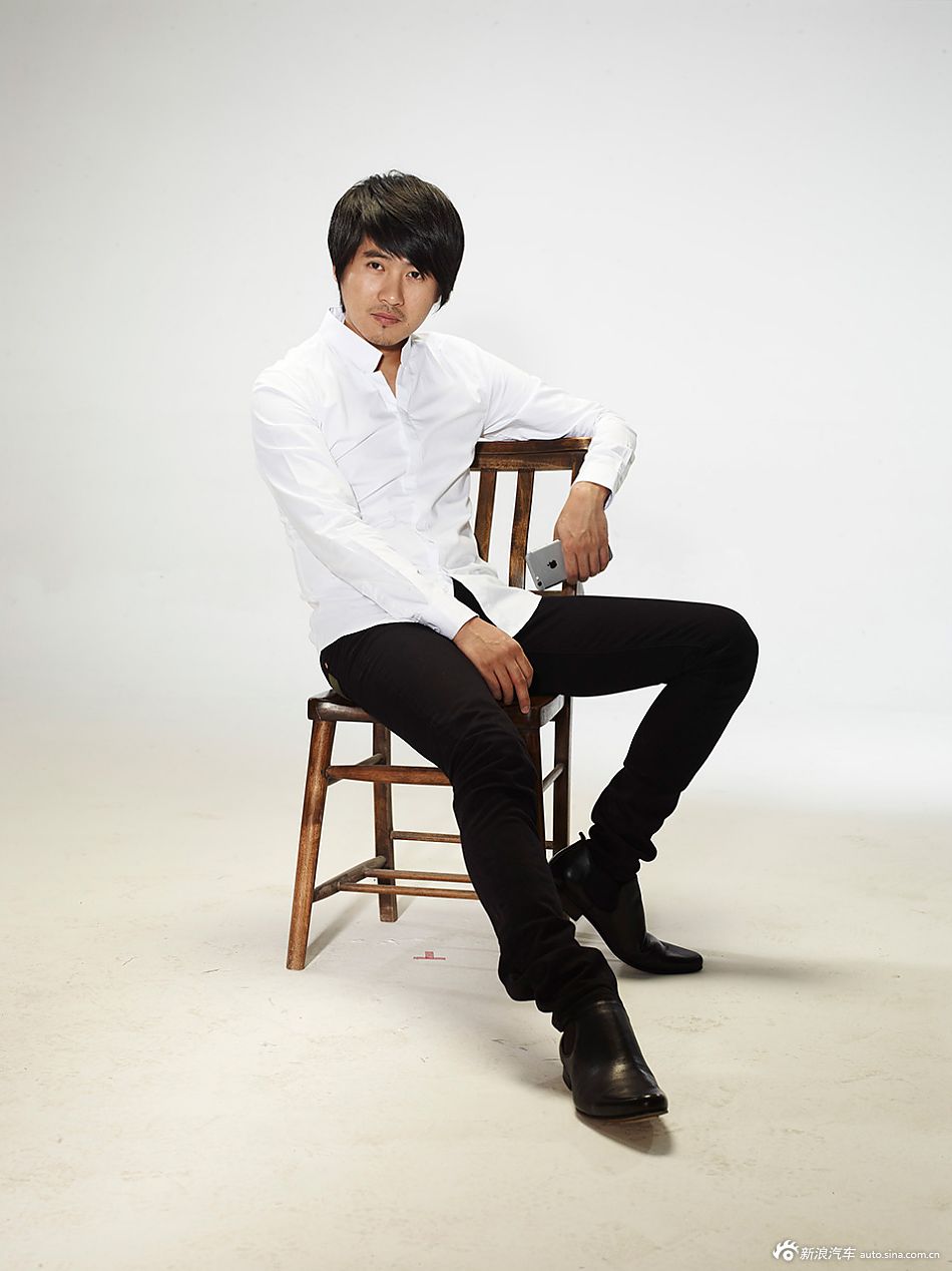 韩寒代言新浪移动捍卫“新闻尊严”