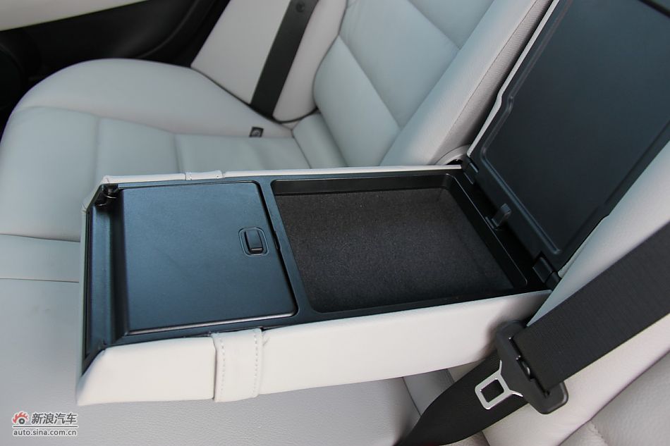 奔驰C200CGI旅行版内饰_奔驰C级-进口座椅空