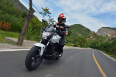 新浪摩托评测本田 NC750S DCT