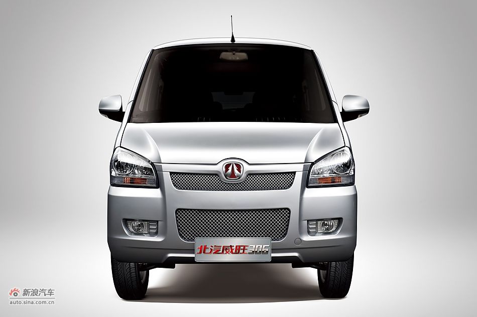北汽威旺306和北京汽车BJ40外观图片对比哪个