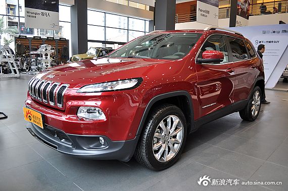 Jeep自由光最高优惠3万元 店内有现车
