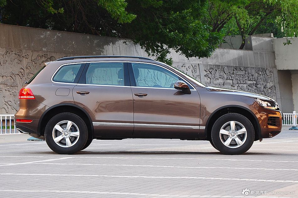 新浪汽车实拍大众途锐3.0tsi v6舒适版_新浪图片_手机新浪网