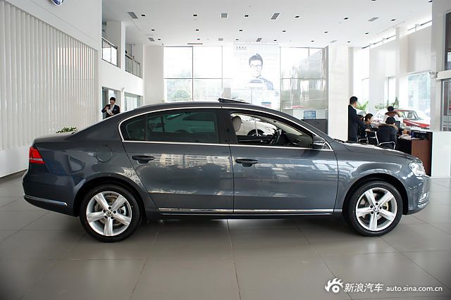 2012款迈腾1.8tsi豪华型 玄武灰
