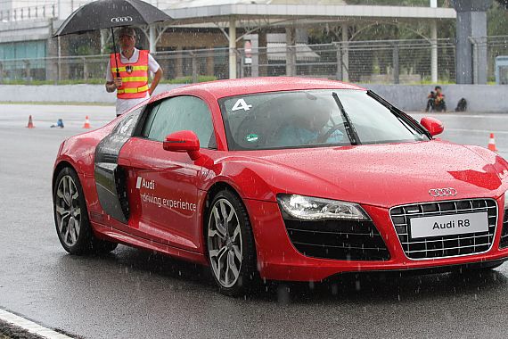 奥迪R8少量现车销售 售价261万元