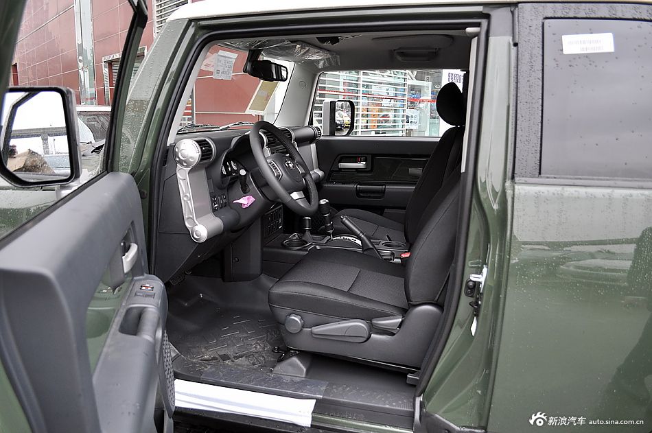 普拉多和FJ酷路泽外观图片对比哪个好_普拉多