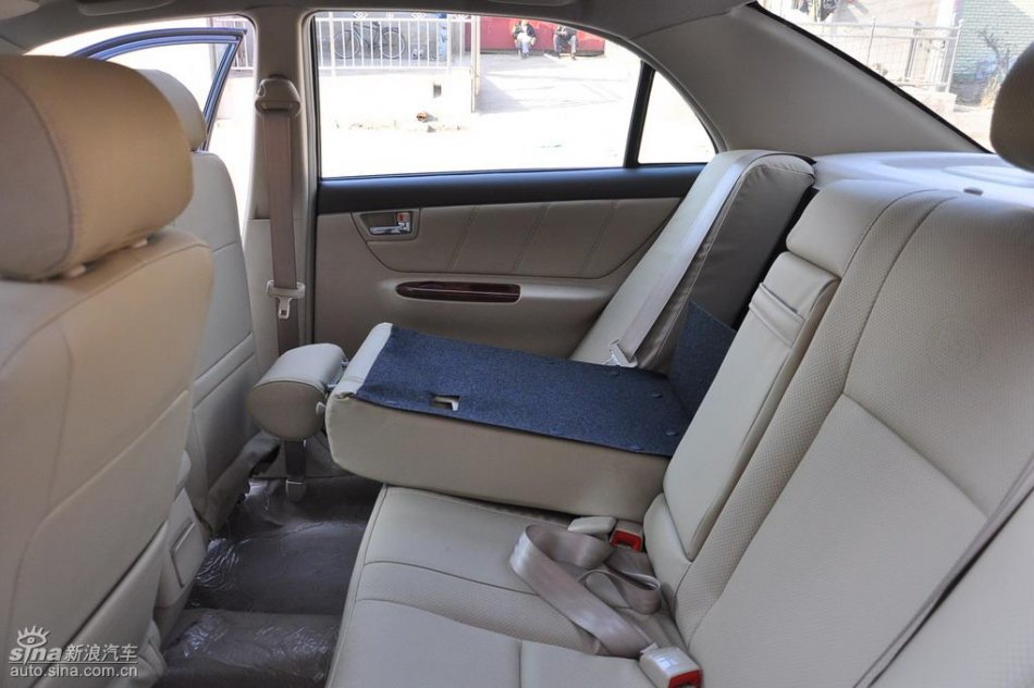 新浪试驾比亚迪F3自动挡_比亚迪F3座椅空间图