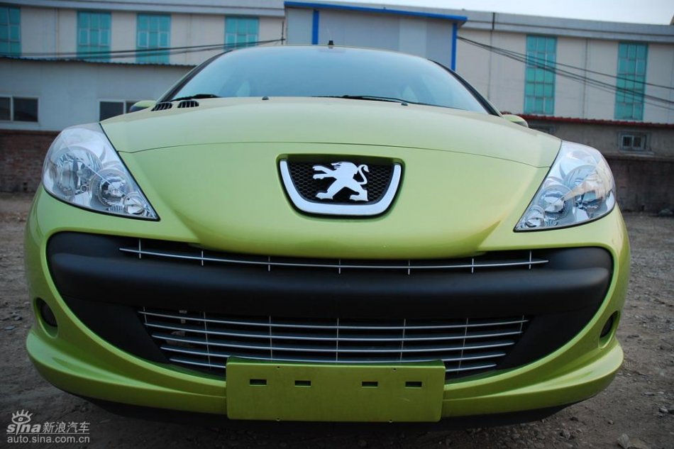 东风标致207到店实拍图外观