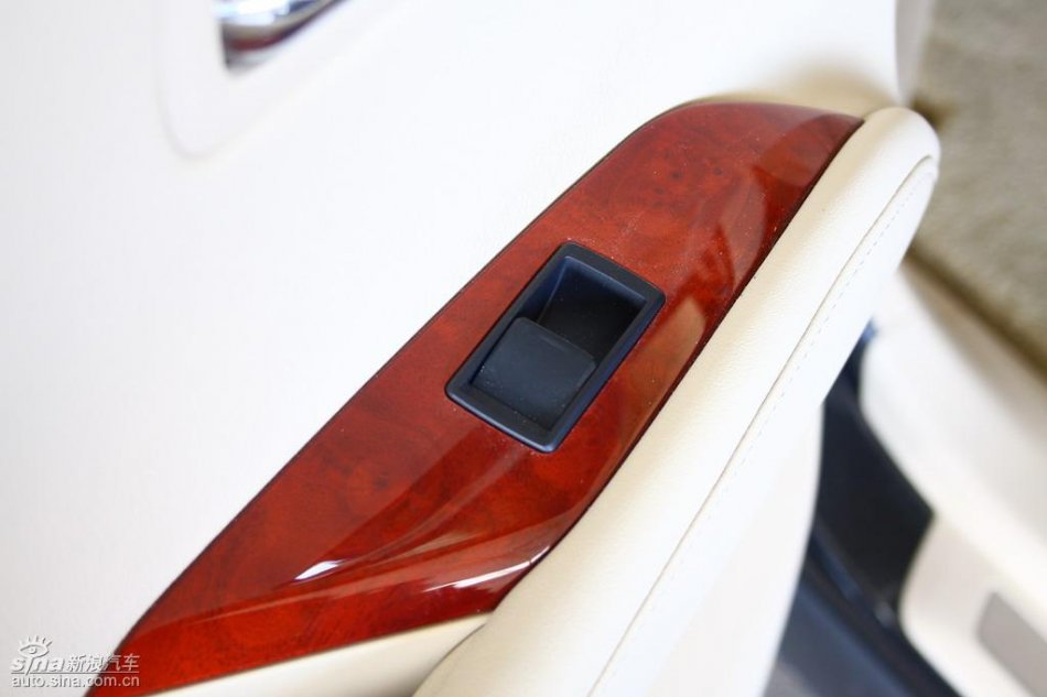 全新雷克萨斯RX350内饰_RX内饰功能图片14