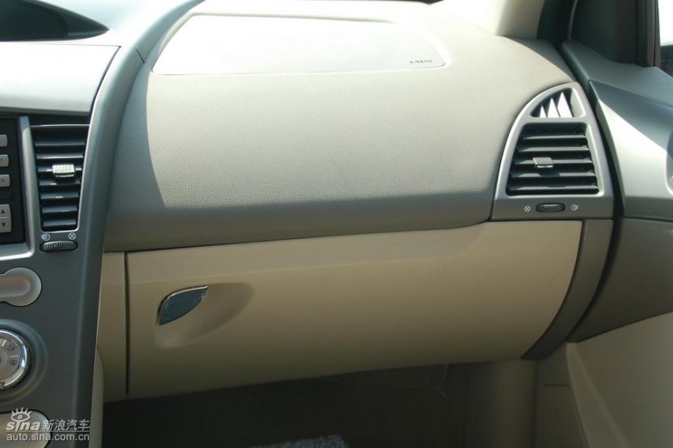 瑞A3两厢内饰_奇瑞A3座椅空间图片<em>161024</em>_汽