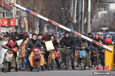 车主有福了：太原路口设闸 防“中国式过马路“