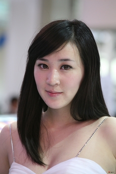 2010北京车展美胸车模_2