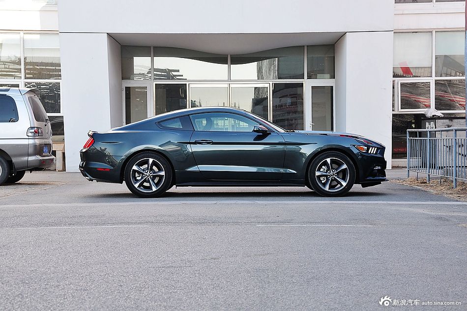 新浪汽车实拍2015款福特野马(进口)2.3T