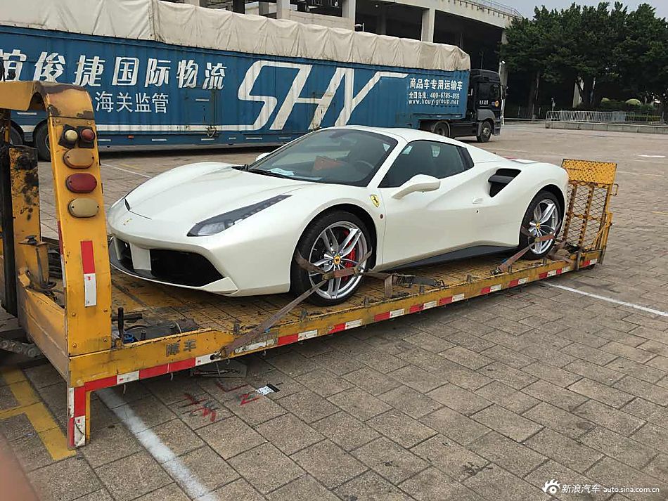 主角登场!法拉利野兽登陆!_新浪汽车_手机新浪网