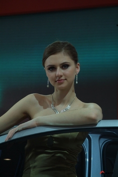 2010北京车展美胸车模_3