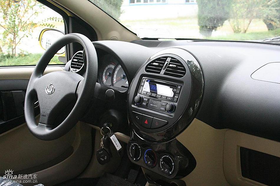 吉利熊猫内饰实拍图_熊猫内饰功能图片92240