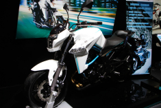 第十三届摩博会新浪摩托高清实拍春风650NK