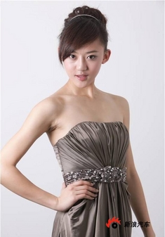 2010北京车展美胸车模_4