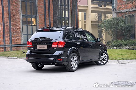 大7座SUV时代来临 新酷威汉兰达对比