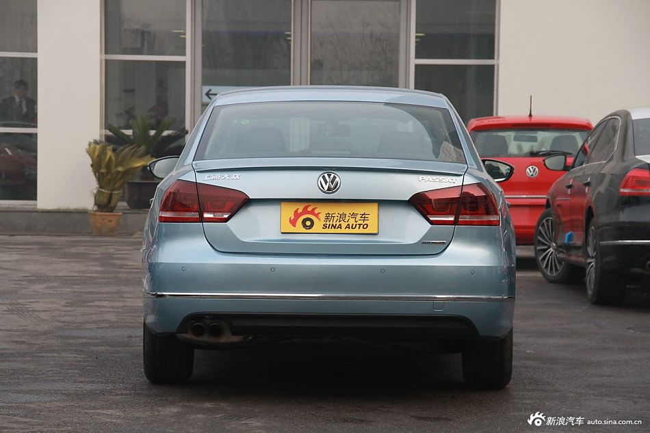 帕萨特和迈腾外观图片对比哪个好_帕萨特和迈