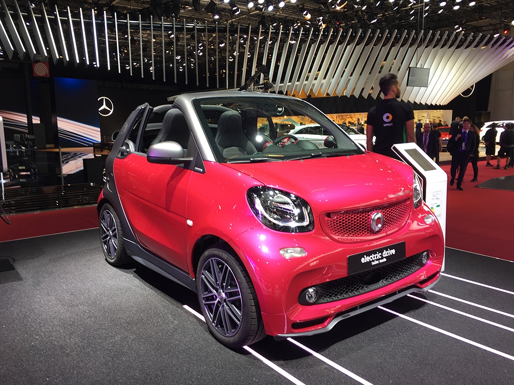 巴黎车展：smart三款电动版车型