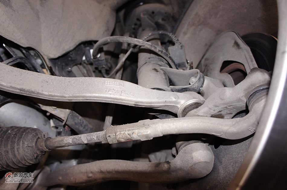 2011款奔驰C300_奔驰C级引擎底盘图片1126