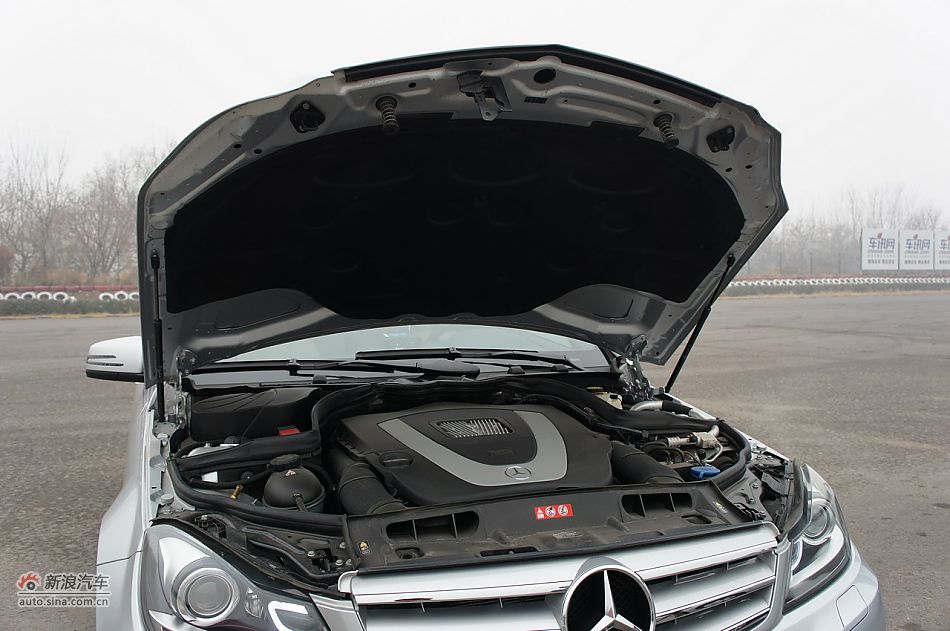 2011款奔驰C300_奔驰C级引擎底盘图片1126