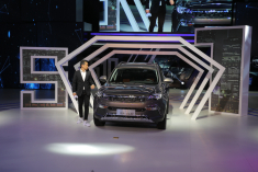 去车展撕名牌 跑男郑凯助阵猎豹CS10