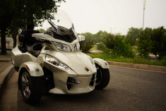 新浪摩托深度测试庞巴迪SPYDER RT