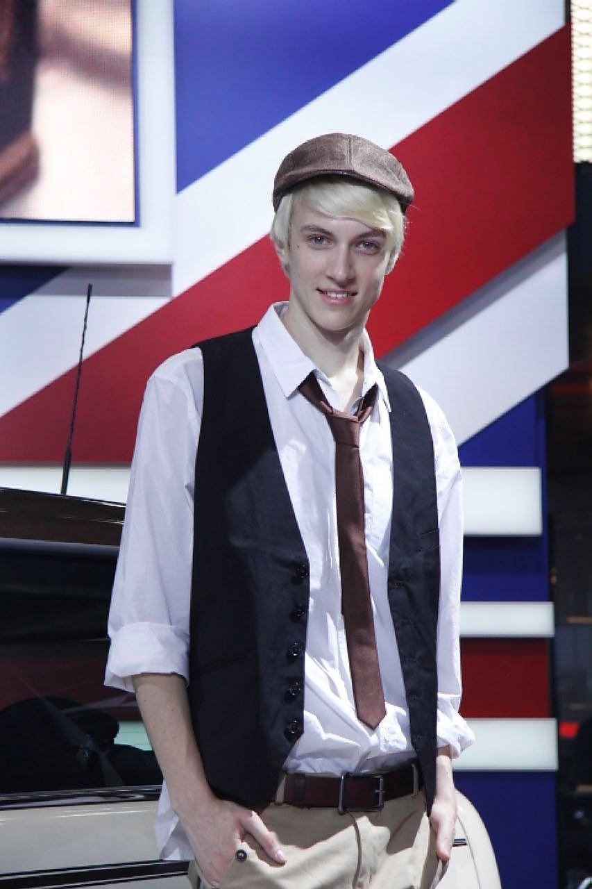 深邃眼眸男模帅气袭人