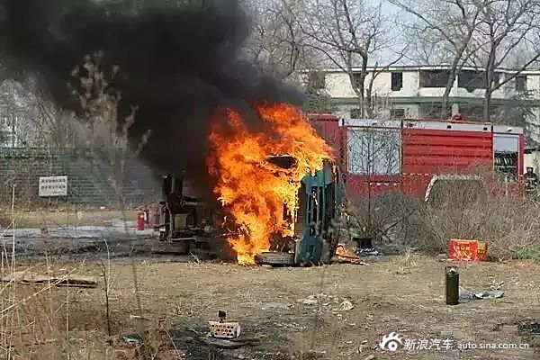 汽车着火油箱到底会不会爆炸?原来我们都被骗