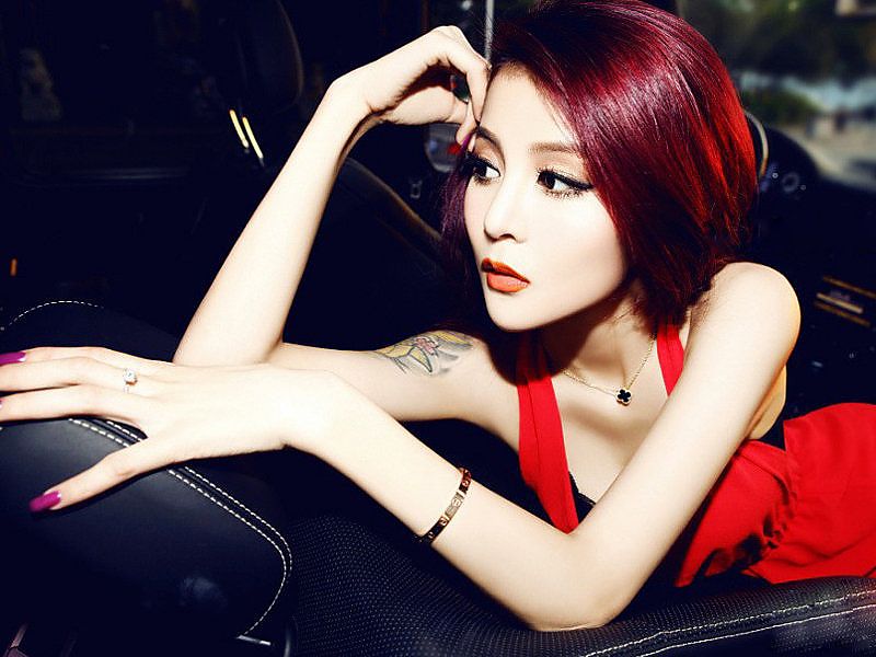 纹身红唇<em>性感美女</em>深沟_20742814_汽车<em>图库</em>